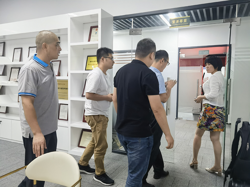 久信達(dá)歡迎添可智能看廠，為您帶來環(huán)保包裝解決方案(圖2)